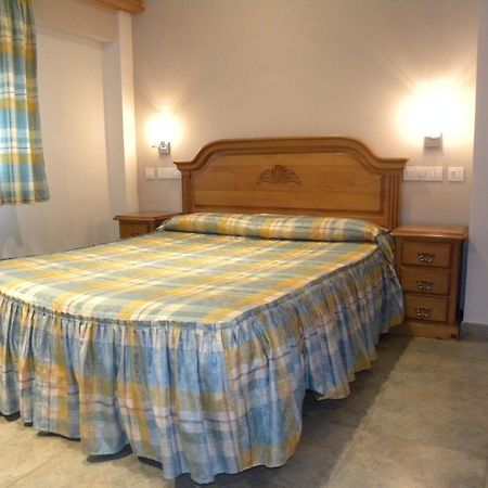 Hotel Duque De Calabria Мансанера Номер фото